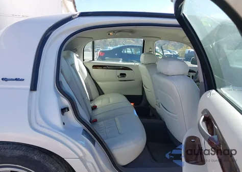 1998 Lincoln Town Car Signature from USA, damaged, VIN 1LNFM82W5WY644310